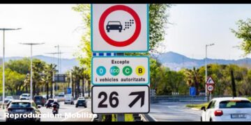 Barcelona respira — y regula: la ZBE vuelve y el aire se convierte en política concreta