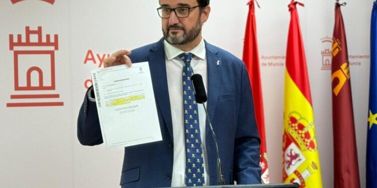 El PSOE de Murcia denuncia opacidad en la contratación municipal y un encargo de 130.000 euros
