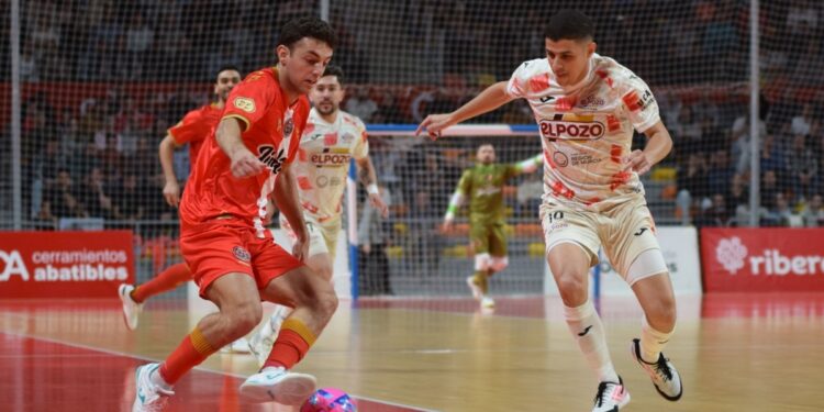 El Jimbee Cartagena certifica su pase al playoff tras imponerse a O Parrulo