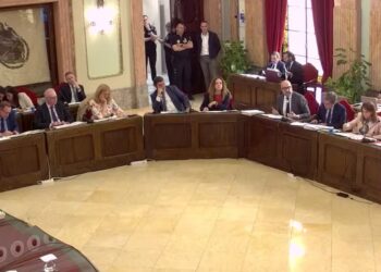 El choque sobre inmigración irrumpe en el Pleno de Murcia y evidencia la alianza de PP y Vox frente al discurso social