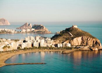 Águilas y el turismo que transformó la antigua ciudad portuaria