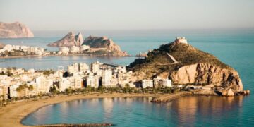 Águilas y el turismo que transformó la antigua ciudad portuaria