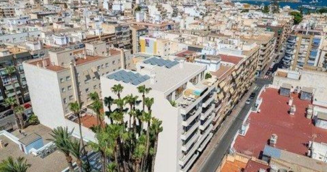 El precio de vivir frente al Mediterráneo empieza a preocupar en Águilas