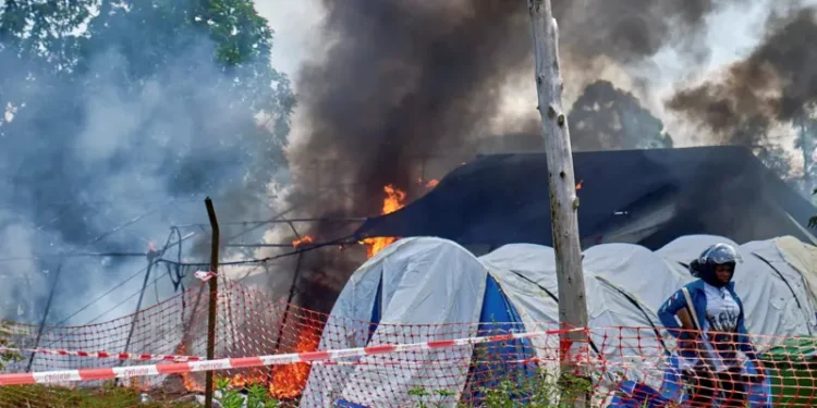 Violencia, incendios y pacientes desaparecidos profundizan emergencia por Ebola en el Congo