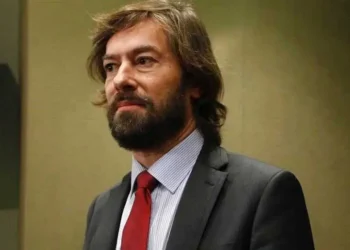 La sombra sobre los investigadores: el caso UDEF, Podemos y una advertencia para la democracia 
