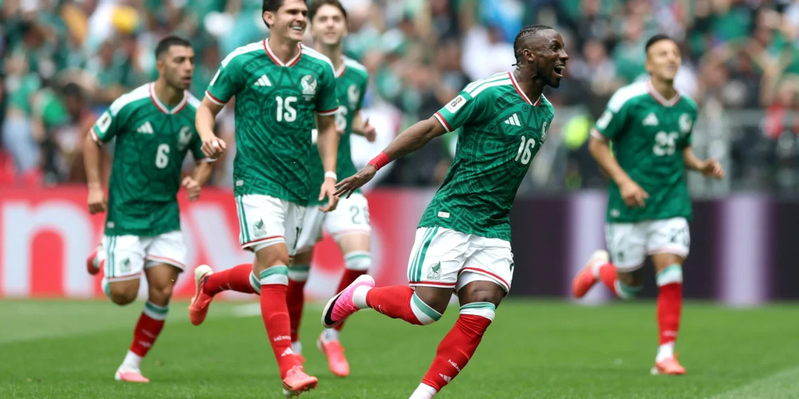 Jugadores de México celebran el triunfo ante Sudáfrica en el primer partido del Mundial 2026