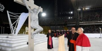La visita que llevó al Papa tras los muros