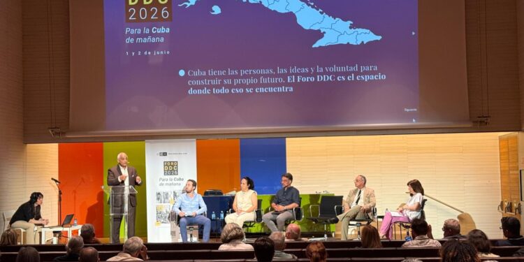 La transición en Cuba centra el debate de expertos, activistas y economistas reunidos en Madrid para analizar posibles escenarios de cambio político y reformas democráticas en 2026