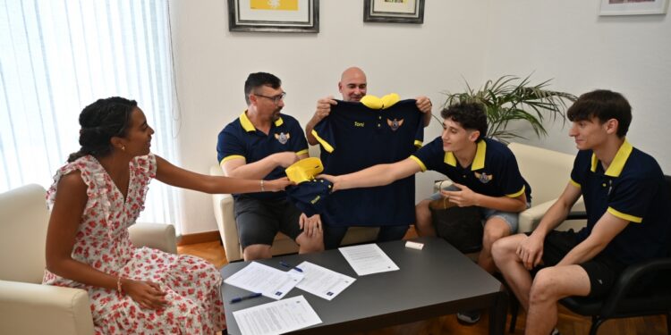 Convenio con el Club Voleibol Alhama para impulsar el deporte base en el municipio