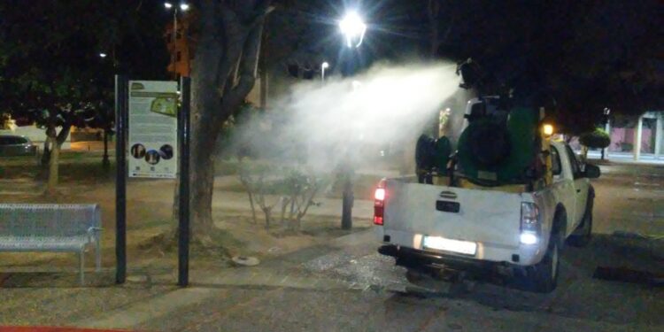 Alhama de Murcia fumiga parques y zonas verdes para controlar la presencia de mosquitos