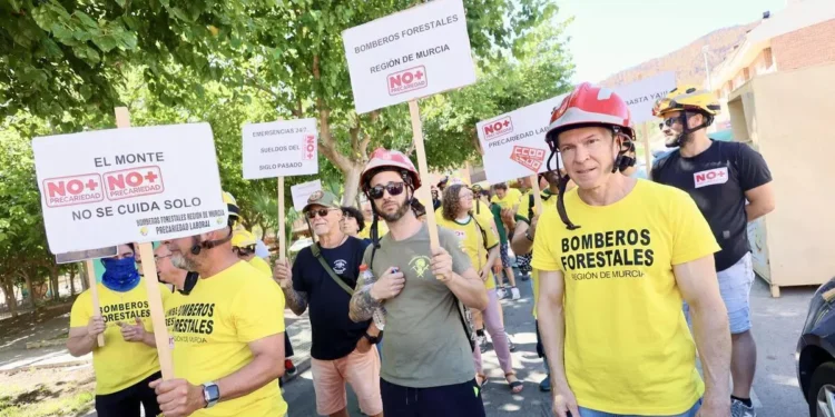 Acuerdo histórico para los bomberos forestales de Murcia: mejoras laborales garantizadas hasta 2032