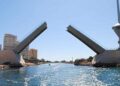 Una avería en el puente del Estacio deja atrapados durante horas a una quincena de veleros en La Manga
