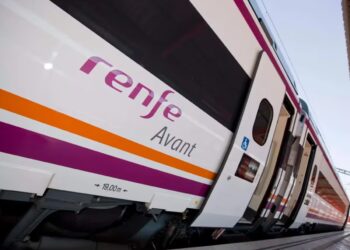 Renfe sustituirá por autobuses los trenes entre Murcia y Alicante durante nueve días por obras en la línea