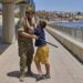 El Gobierno acelera el traslado de menores desde Ceuta mientras aumenta la presión política por la crisis migratoria