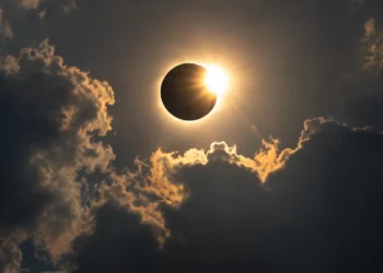 Eclipse solar en Murcia y predicción meteorológica de AEMET para el 12 de agosto
