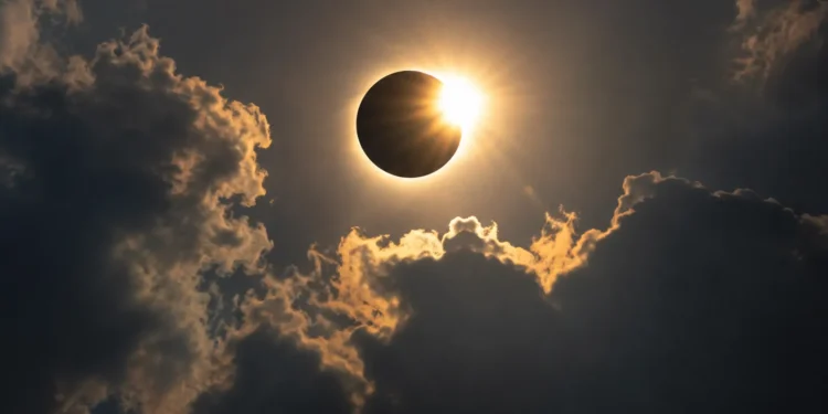 Eclipse solar en Murcia y predicción meteorológica de AEMET para el 12 de agosto