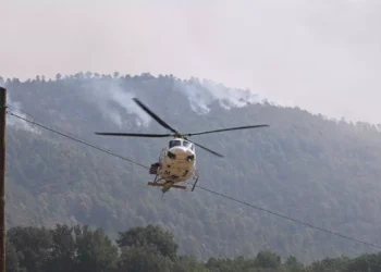 Murcia envía un helicóptero para reforzar la lucha contra el devastador incendio de Huesca