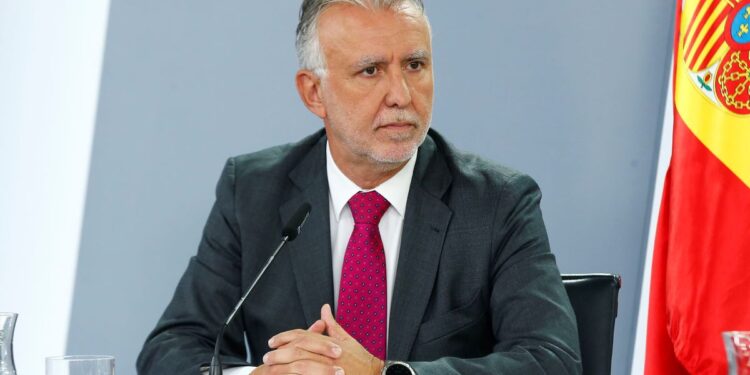 El Gobierno pone a Ángel Víctor Torres al frente de un mando único para afrontar la crisis de Ceuta