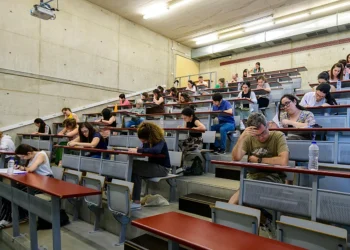Más de cien plazas docentes siguen sin cubrir en los institutos de Murcia con el curso ya comenzado
