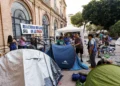 La protesta por la vivienda se instala frente al Ayuntamiento de Murcia