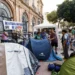 La protesta por la vivienda se instala frente al Ayuntamiento de Murcia