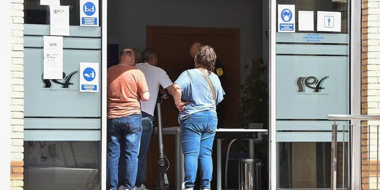 Agosto golpea el empleo en Murcia: el paro sube en 2.005 personas y se pierden 13.383 afiliados